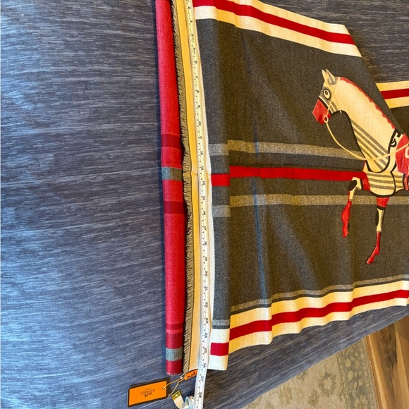 Hermès Cashmere Silk Horse Motif Scarf - Picture 8 of 11